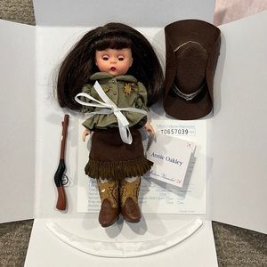 Madame Alexander 8" Annie Oakley Style No. 42145